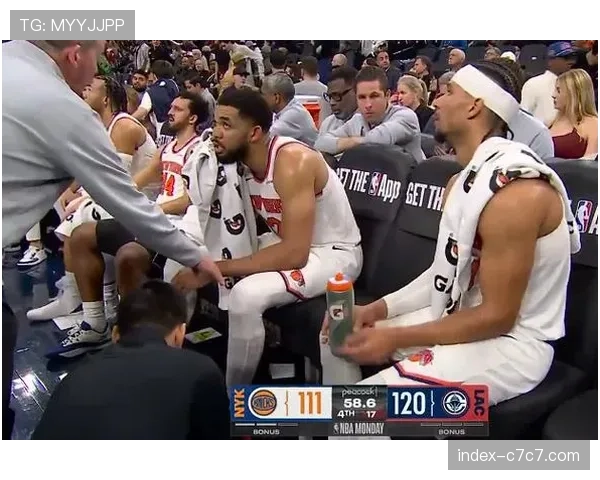 评论员A-史密斯观点:缺乏稳定的纵深突破点,是尼克斯进攻时常停滞的原因 评论员A-史密斯观点:缺乏稳定的纵深突破点,是尼克斯进攻时常停滞的原因